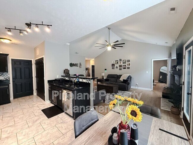 Building Photo - 229 Scarlet Oak Dr