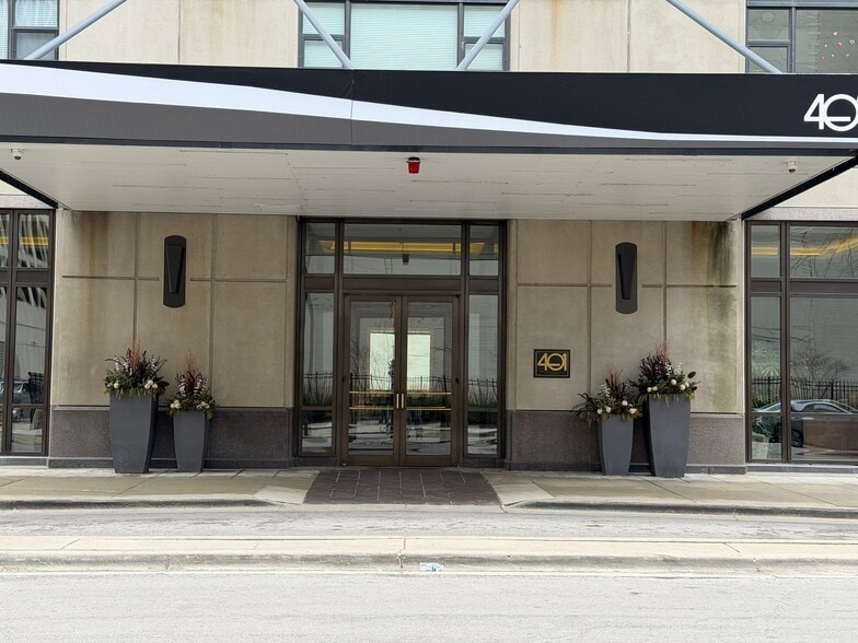 Building Photo - 401 E Ontario St