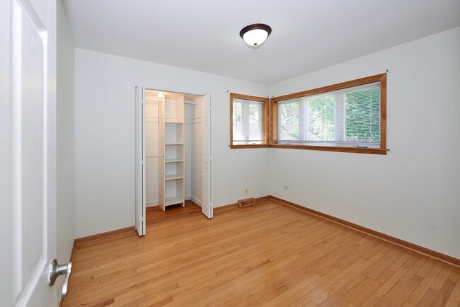 Building Photo - 8418 W Crain St