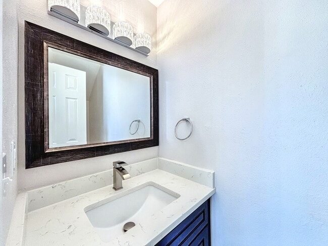 Building Photo - 8240 Lythrum Dr