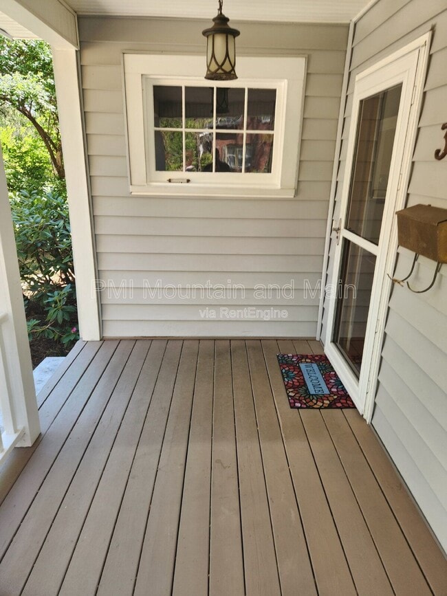 Building Photo - 39 Westover Dr