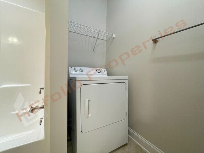 Building Photo - Brand New Carpet and Fresh Paint! Charming...
