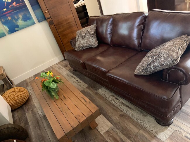 Building Photo - PR 12