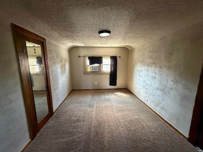 Building Photo - 210 S Weinbach Ave