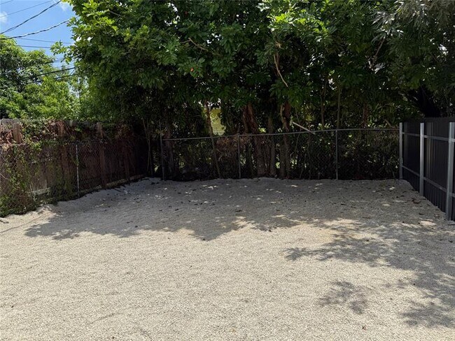 Building Photo - 2830 NW 15th Ct