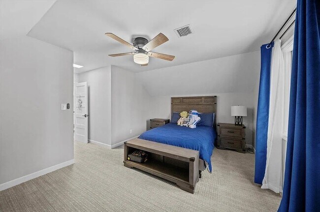 Building Photo - 353 Twin Oaks Dr