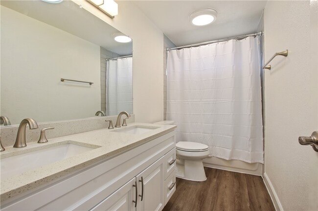 Building Photo - 8062 Woodglen Cir