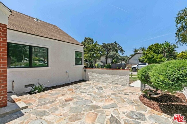 Building Photo - 1722 Bel Aire Dr