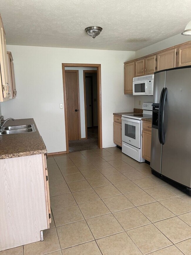 Building Photo - 816 Pinhook Dr