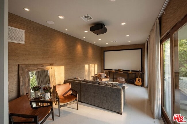 Building Photo - 2035 De Mille Dr