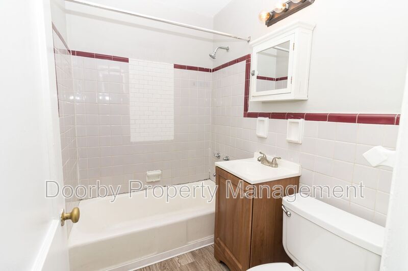 Building Photo - 3302 Pinewood Ave