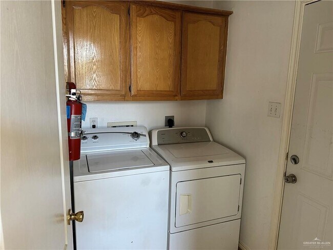 Building Photo - 613 La Mancha Dr
