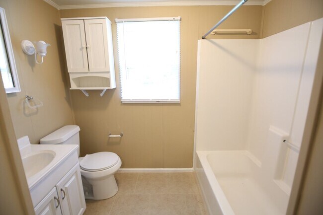 Building Photo - Charming 2-Bedroom Home with Modern Updates in Concord/Rock Creek Area"