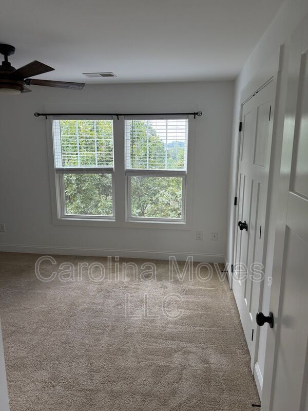 Building Photo - 29 Greenridge Dr