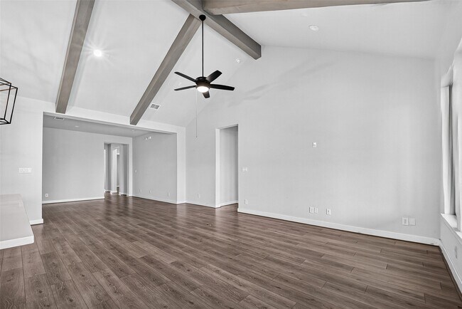 Building Photo - 2600 Golden Palms Ln