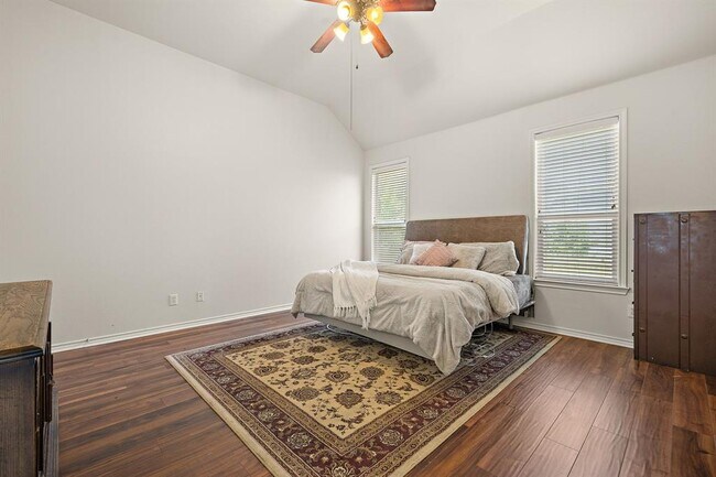 Building Photo - 123 Justin Leonard Dr