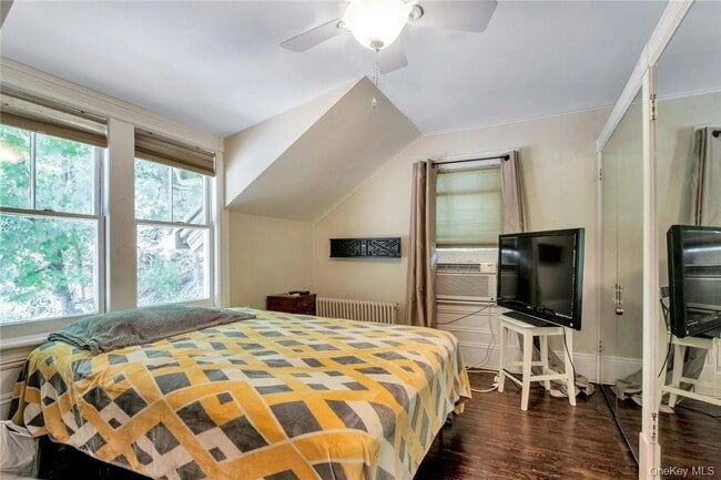 Building Photo - 67 River Rd