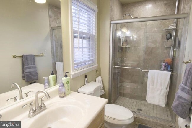 Building Photo - 10277 Gainsborough Rd