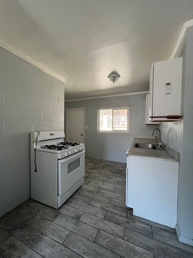 Building Photo - P266