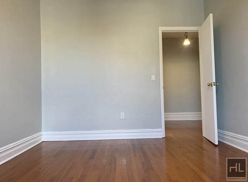 Building Photo - 2401 Ditmars Blvd