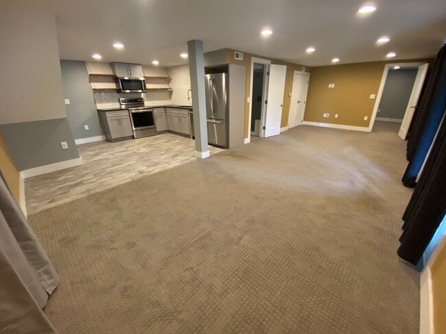 Building Photo - 615 Continental Dr