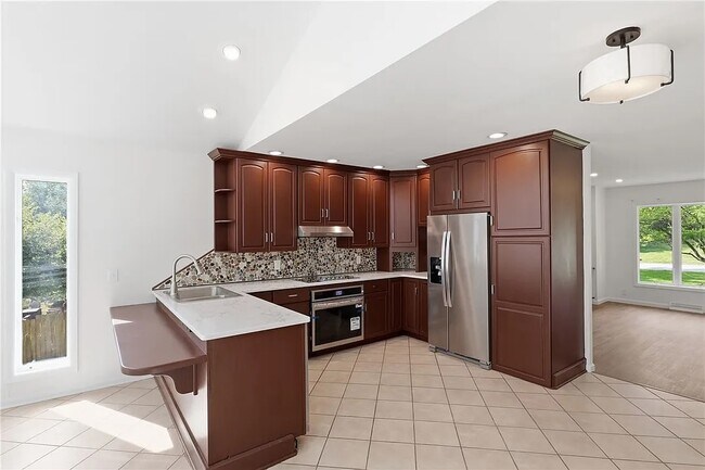 Building Photo - 40 Oak Hill Terrace