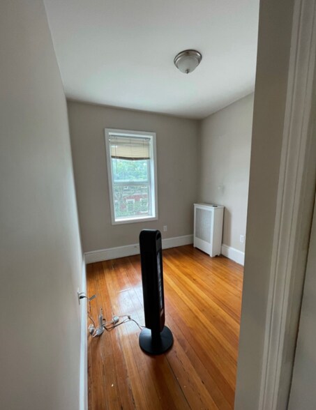 Building Photo - 241 Maverick St