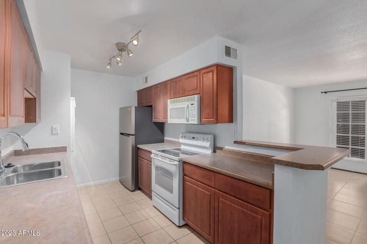 Building Photo - 5995 N 78th St