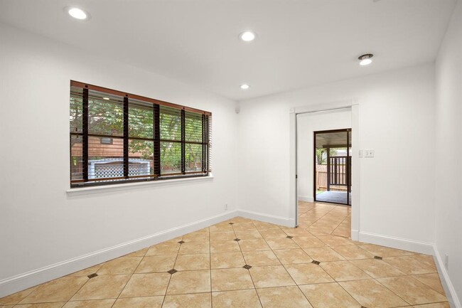 Building Photo - 2508 Marlton Dr