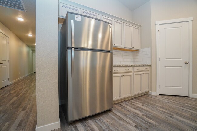 Building Photo - 3067 N Greengate Wy