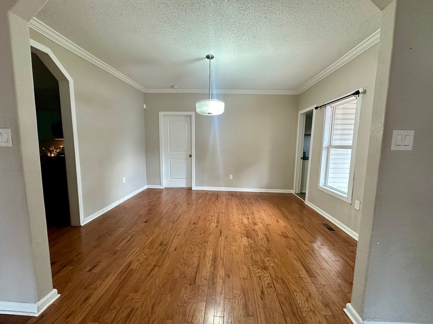 Building Photo - 907 Avenue A