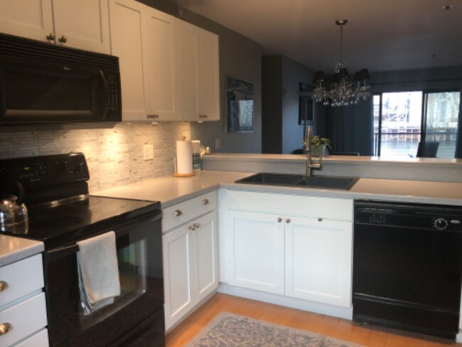 Building Photo - 710 NW Naito Pkwy