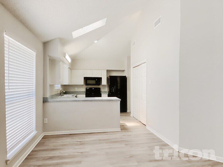 Building Photo - 212 Sunset Dr