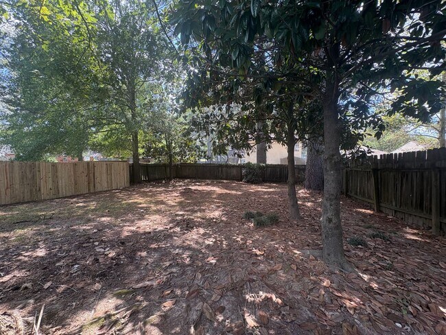 Building Photo - 2012 Red Oak Dr