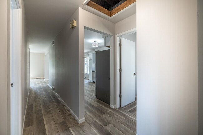 Building Photo - 4231 Belle Aire Ln