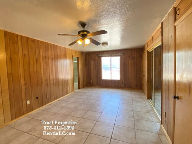 Building Photo - Large Country Home  4 bed/2 bath