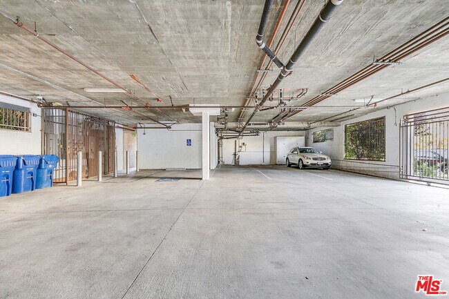 Building Photo - 11504 Moorpark St