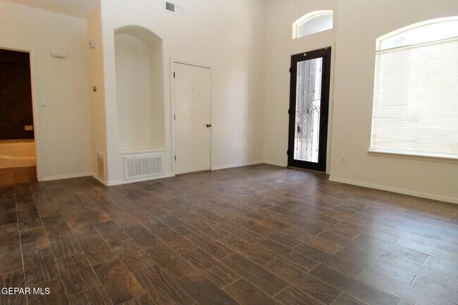 Building Photo - 2210 Hannah Leigh St
