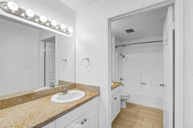 Building Photo - 5535 Canoga Ave