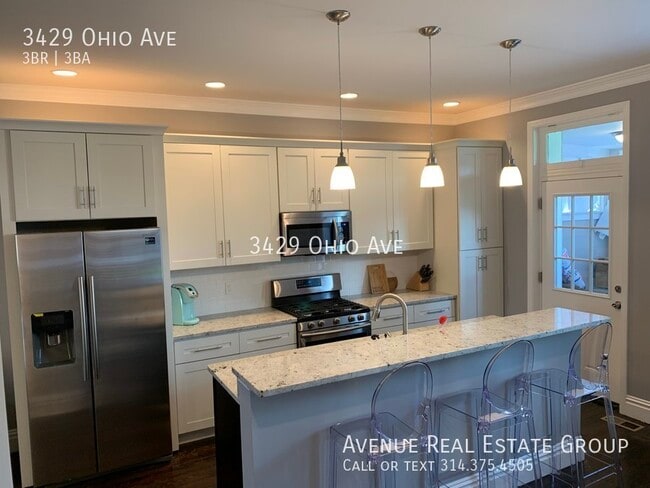 Building Photo - Beautifully Renovated Townhouse