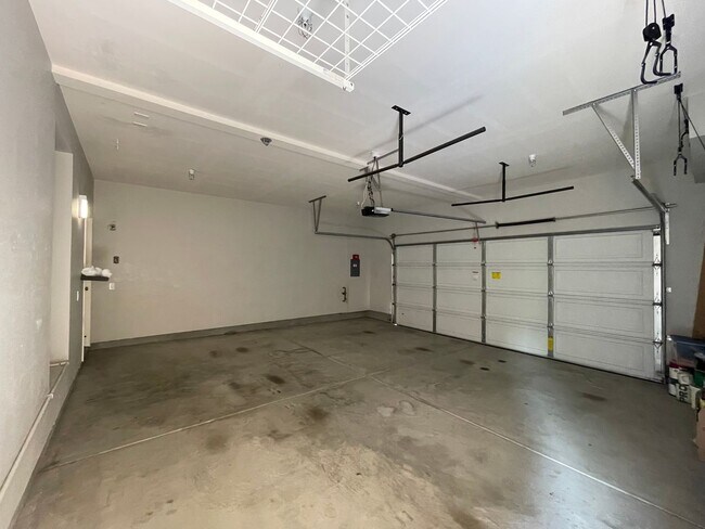 Building Photo - Spacious Chula Vista Home | 2 Car Garage | Pools, Gym & Tennis Courts