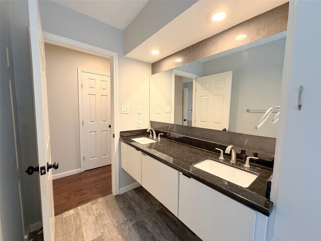 Building Photo - 5019 Yarwell Dr