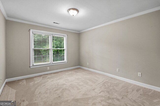 Building Photo - 340 Broadmoor Dr