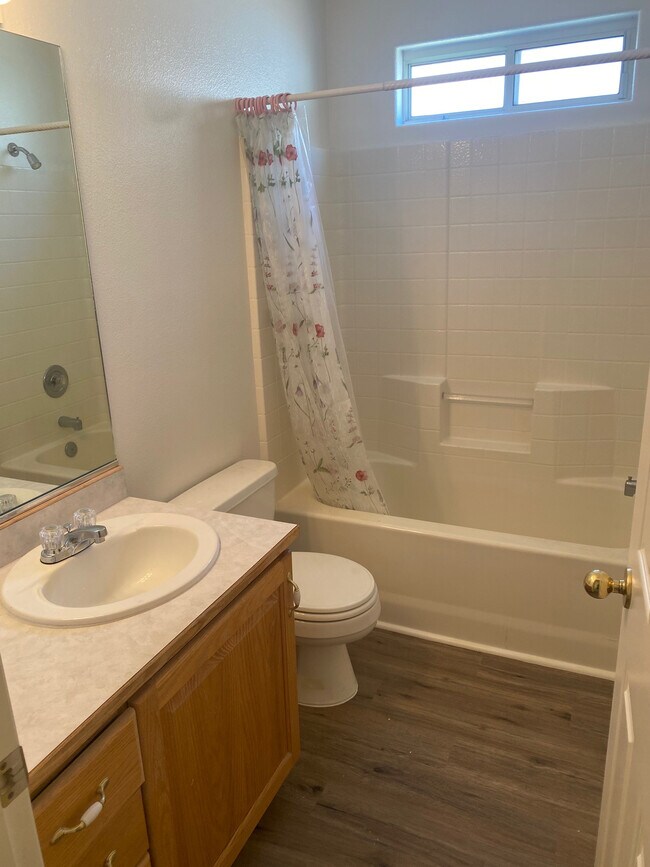 Building Photo - 1048 N 2100 W