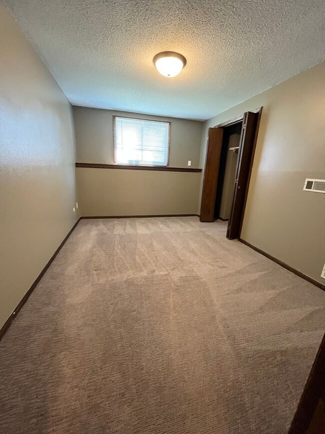 Building Photo - 2 Bed/2 Bath Townhome For Rent in South Sioux Falls!!