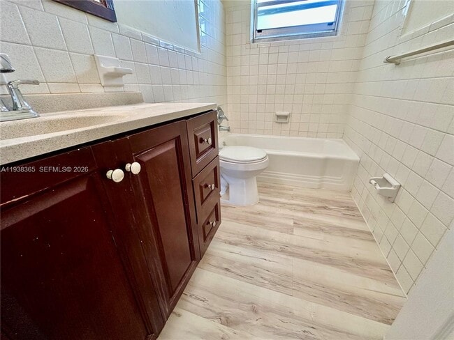 Building Photo - 5420 NE 22nd Terrace