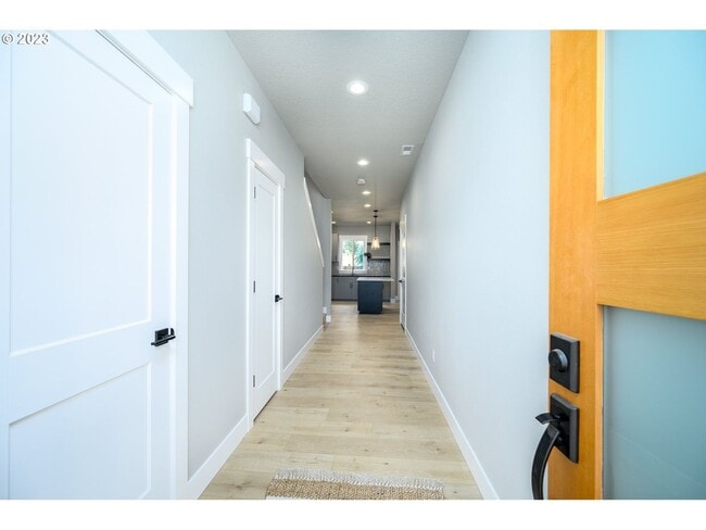 Building Photo - Beautiful 3 Bedroom, 2.5 Bath House in Newberg