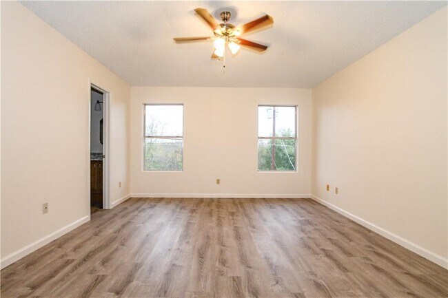 Building Photo - 900 Sweetwater River Dr