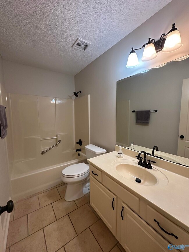 Building Photo - 722 Hobbs Rd SE