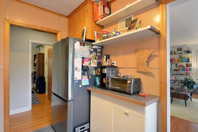 Building Photo - Mid-Century Charm and Comfort with a Sauna!
